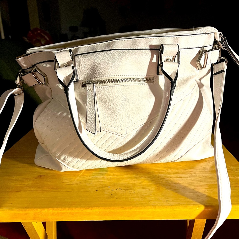 Candie's handbag snow white